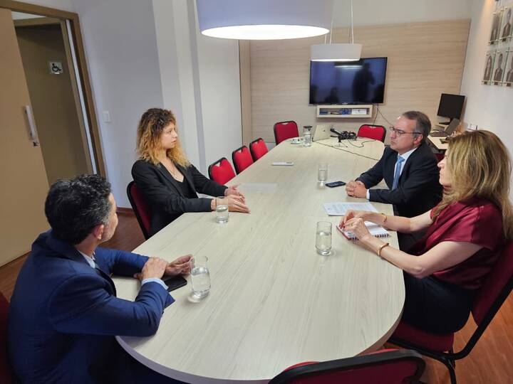 ANPT recebe diretora da Articulação Nacional de Trabalhadoras(es) Trans do Sistema de Justiça 
